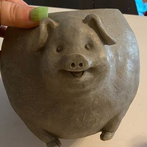 Pig planter